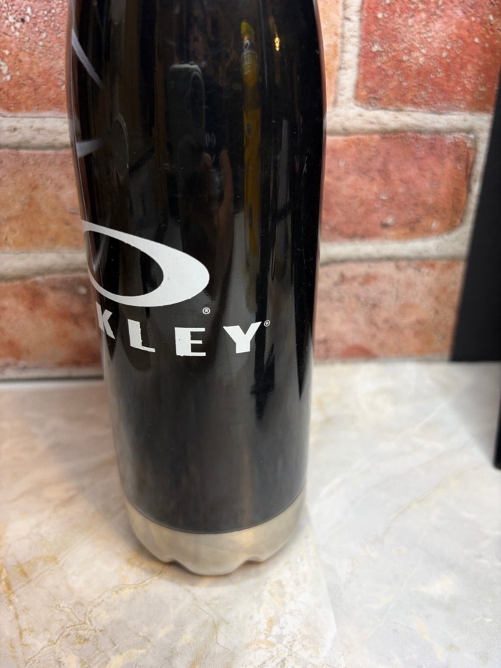 Oakley plastic &  Stainless Steel  Bottle 28oz - Picture 3 of 5